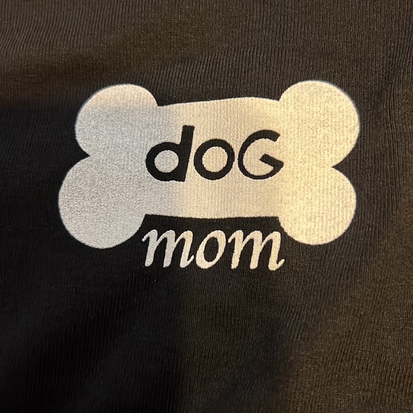 Ruby & bee dog mom T-shirt Nwot - Picture 2 of 9
